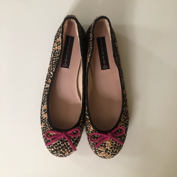 SOLD [Steve Madden] “Mitzie” Beige Print Flats Sz 8M - Picture 2 of 9